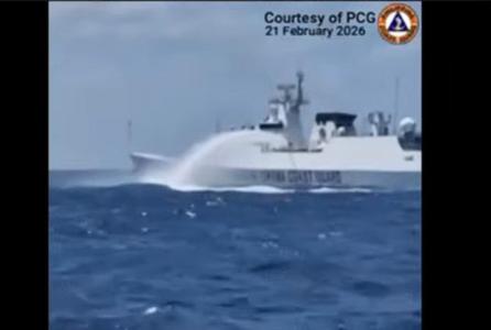 开炮真管用！中国海警船果断开炮，菲律宾50多艘舰船立即鸟兽散，夺命而逃！
 
新