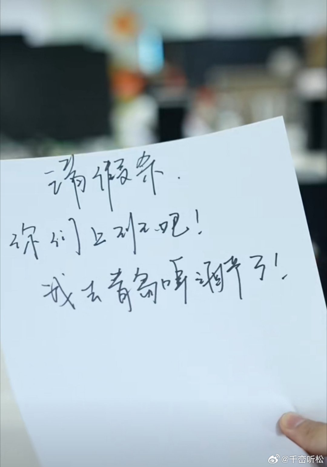 夏日的快乐标配，永远是冰镇啤酒加上一群知心好友。光是想象那个画面就足够心动：傍晚