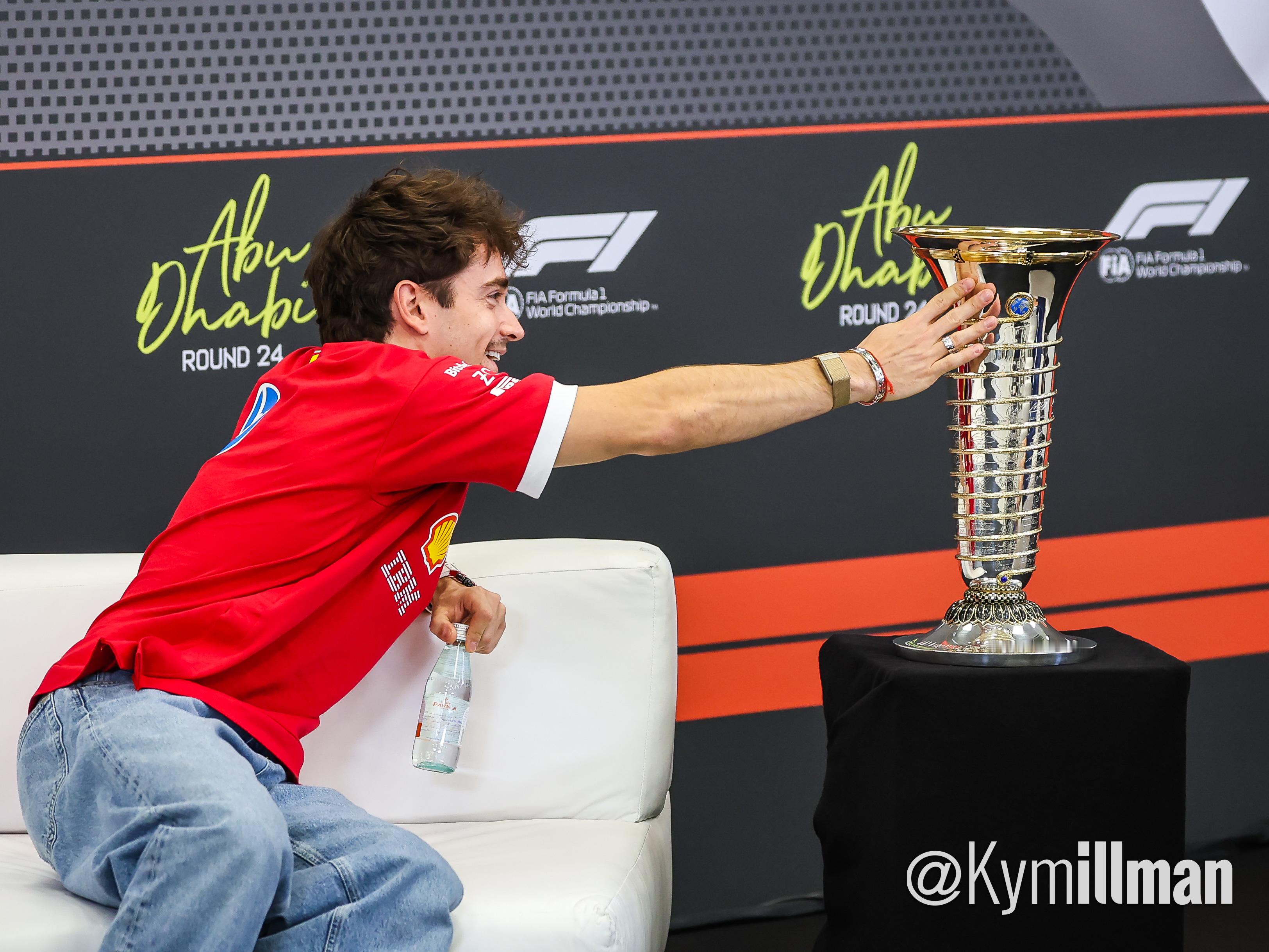 《想要》F12025F1阿布扎比大奖赛 (via Kym Illman） 