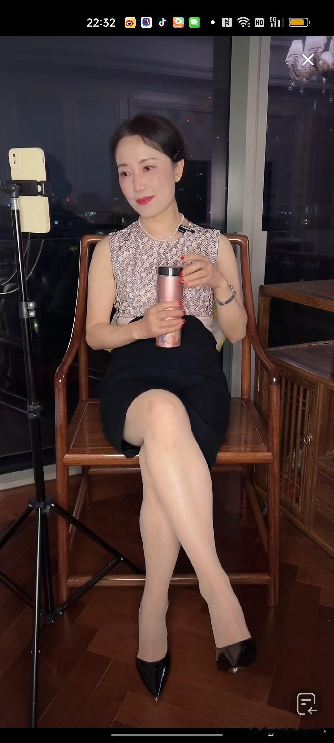 感谢阿乐的截图[握手]
樱花水杯和衣服好配哈[大笑]