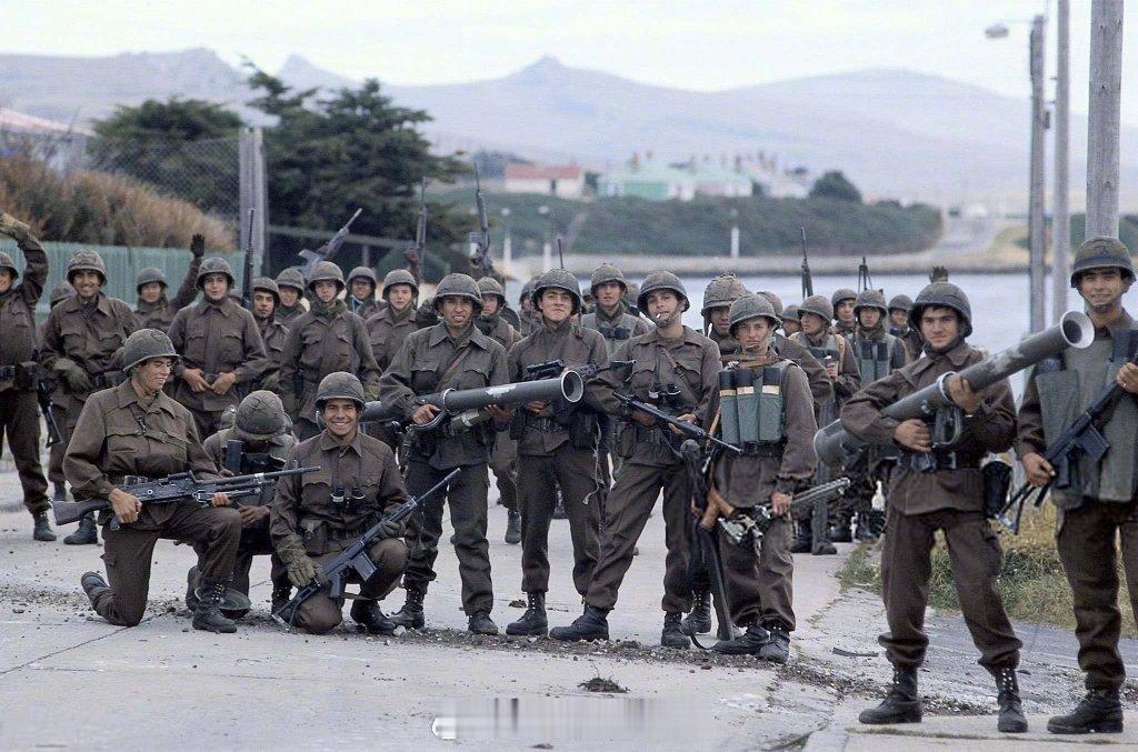兵器影像 一名阿根廷博主发了图1，很快一名英国博主发了图2. 