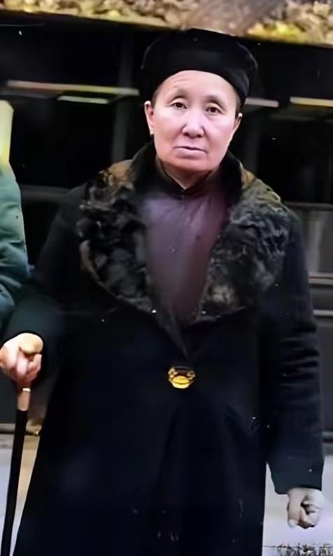 1950年，蒋介石“姐姐”被抓，她的处决意见上报至北京，周总理亲自去跟毛主席求情