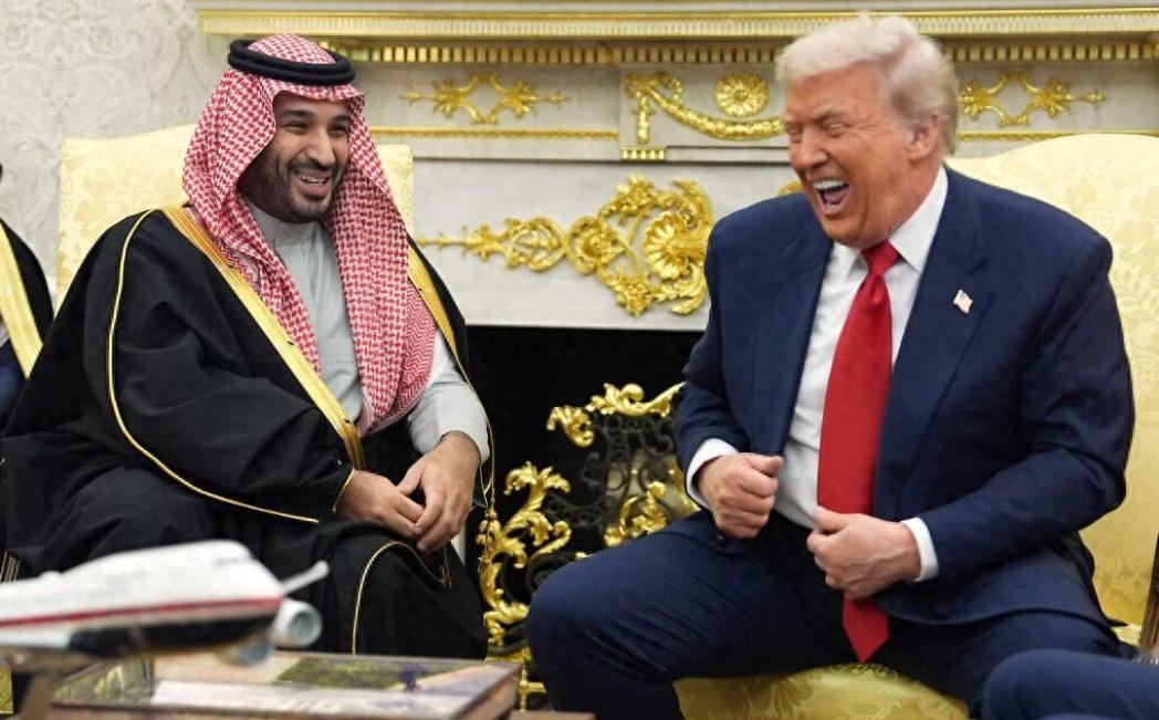 /一口气花 35 亿买东风导弹，又砸 150 亿请中国驻军，付款极其爽快。谁能想