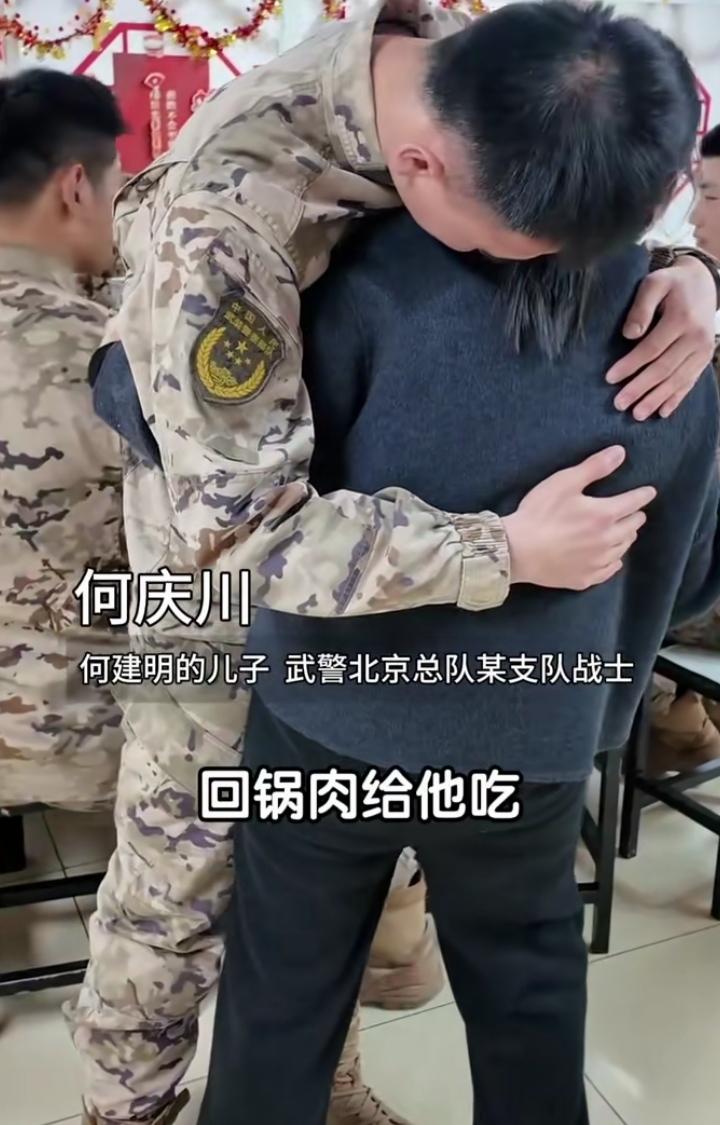 破防！在天安门执勤的四川小伙何庆川9年没回家过春节了，一直坚守在自己的岗位上。