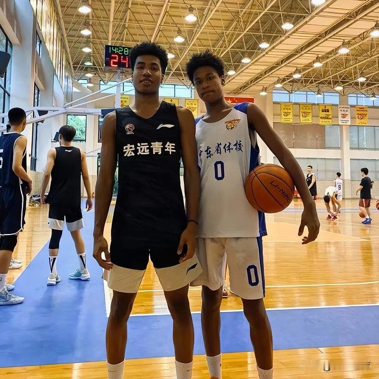广东队青训四大国青小将之一的章华非，未来能发挥出混血球员的优势吗？还是会是下一个
