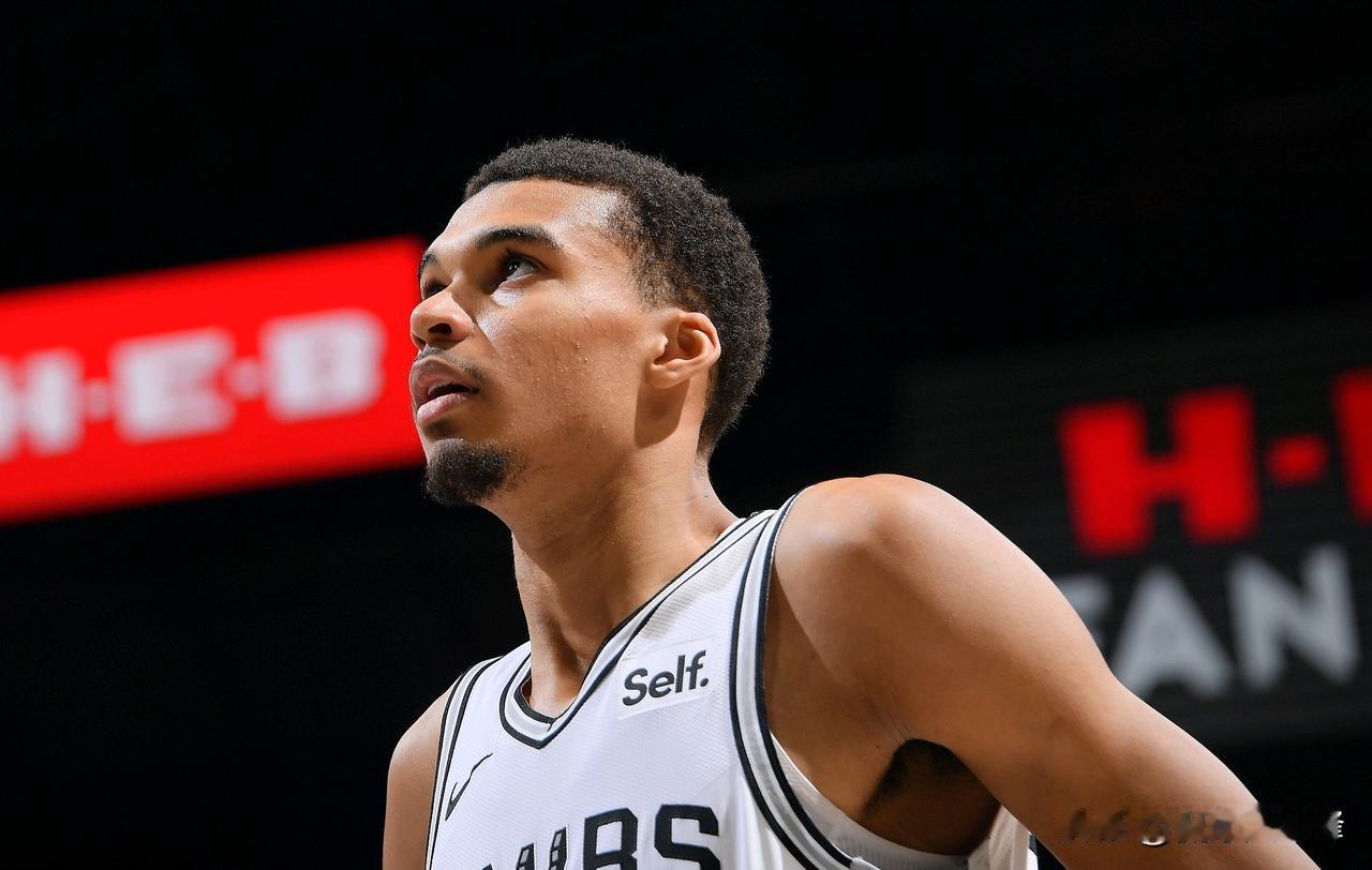 开拓者和马刺的季后赛首轮战即将开打，非常期待以下三件事发生！

1.杨瀚森获得出