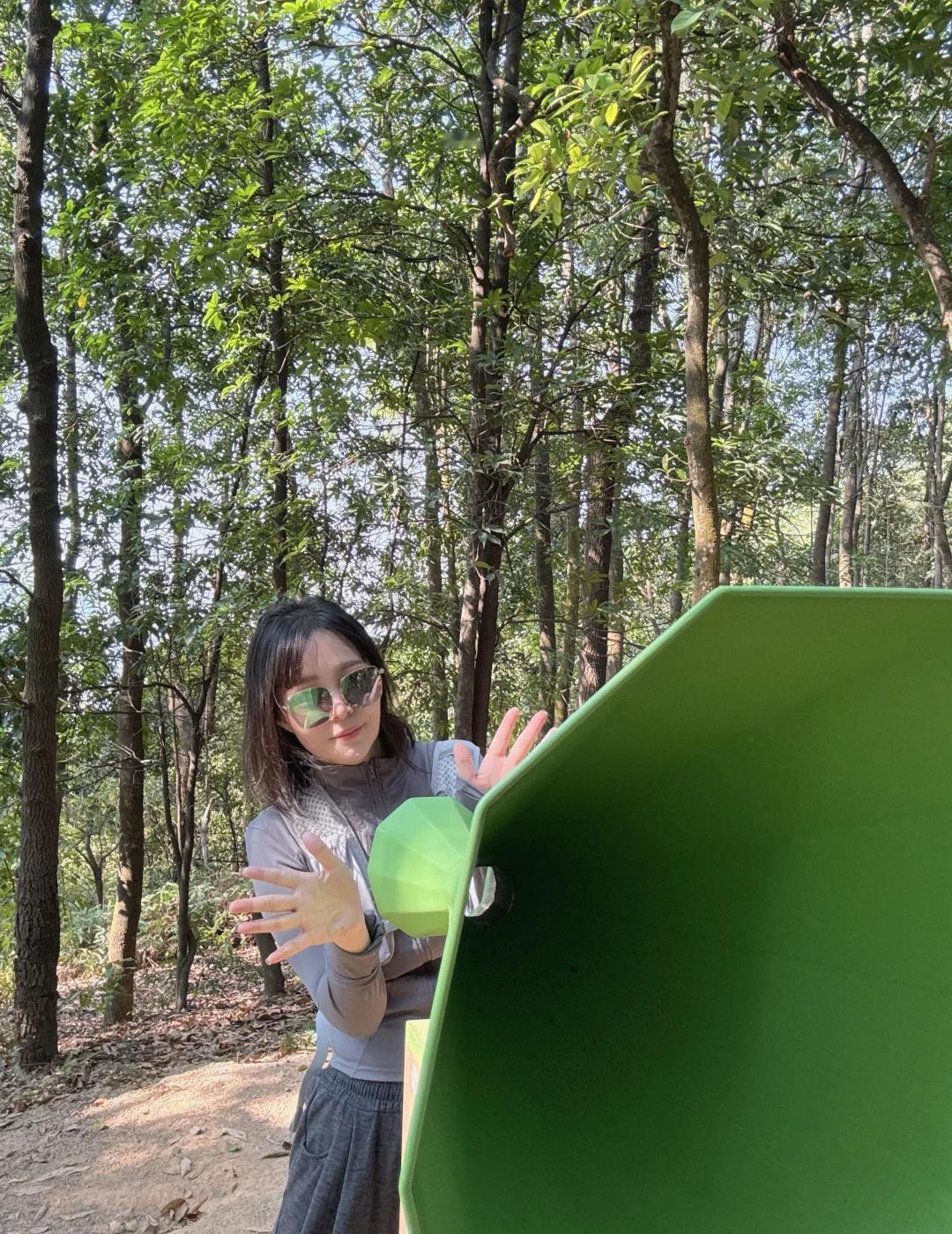 深圳青松绿道｜城市里的治愈森林步道🌿
谁懂啊！在深圳市区挖到一条零难度、全树荫