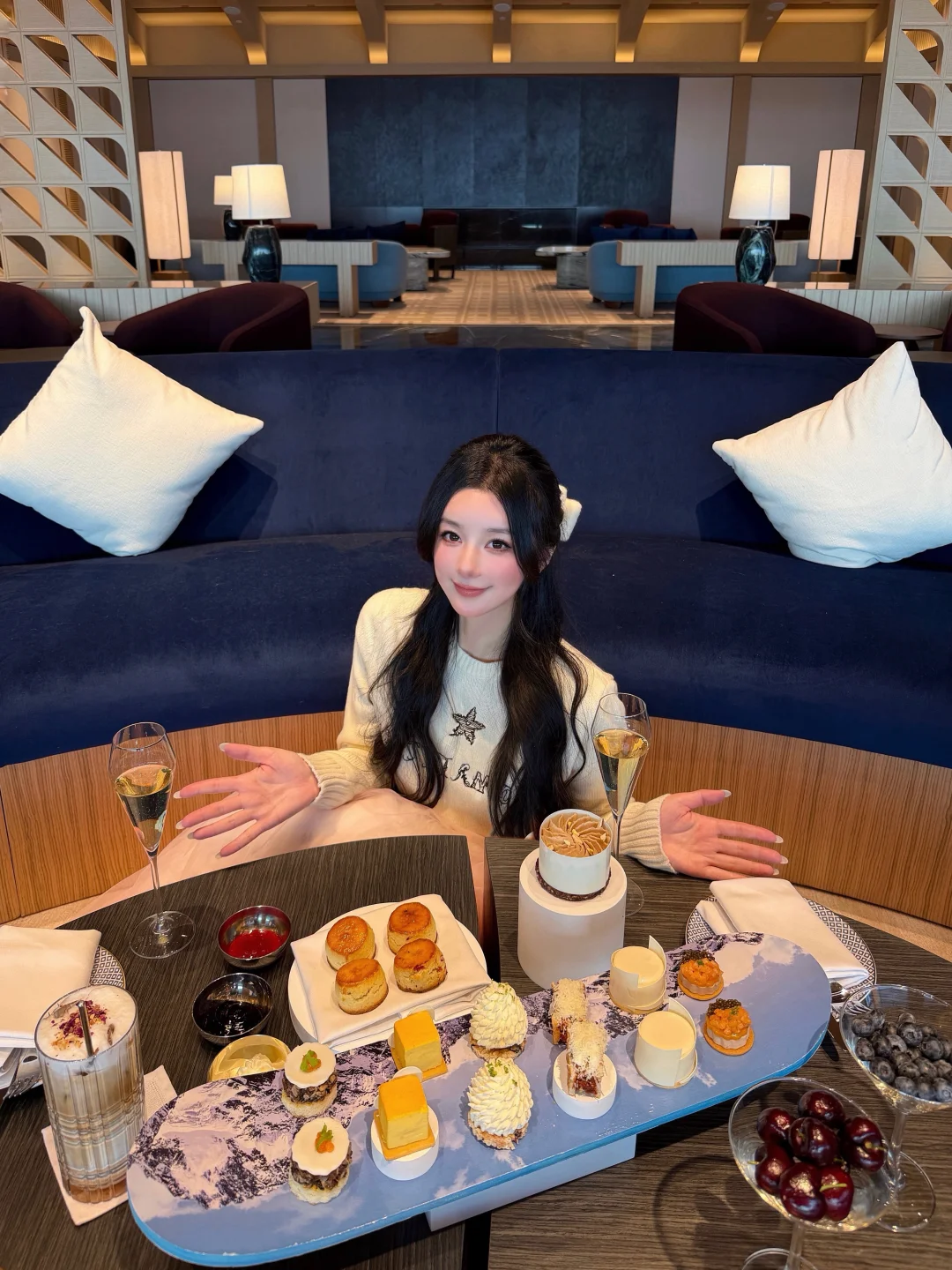 新疆｜禾木雪山下的康莱德酒店下午茶☕️