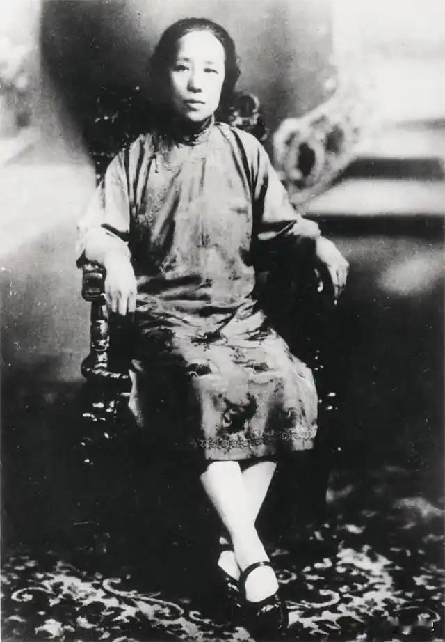 提起近代巾帼革命者，很多人第一时间想到秋瑾、宋庆龄，却常常忽略了何香凝。她是廖仲