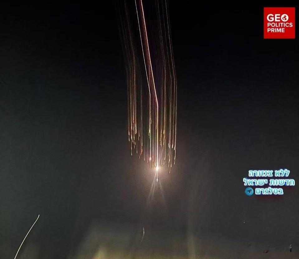 伊朗在第60轮终于有点创新了。
虽然集束弹头拆房子的效果就是不行，但是扔到火车站