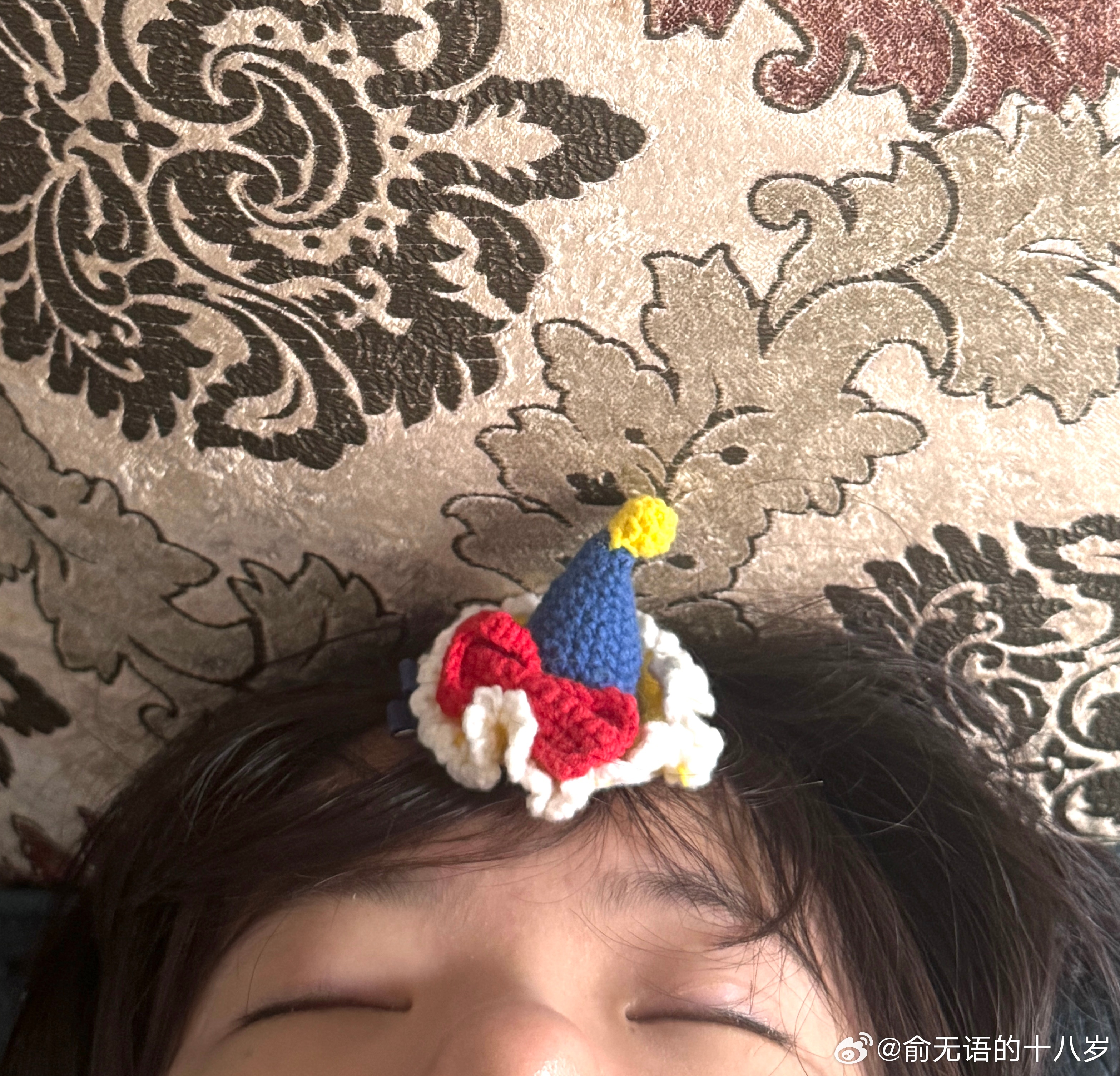 早上醒了给张乐戴上小帽子 然后疯狂蹂躏睡眼惺忪的张乐的脸！[老师好] ​​​