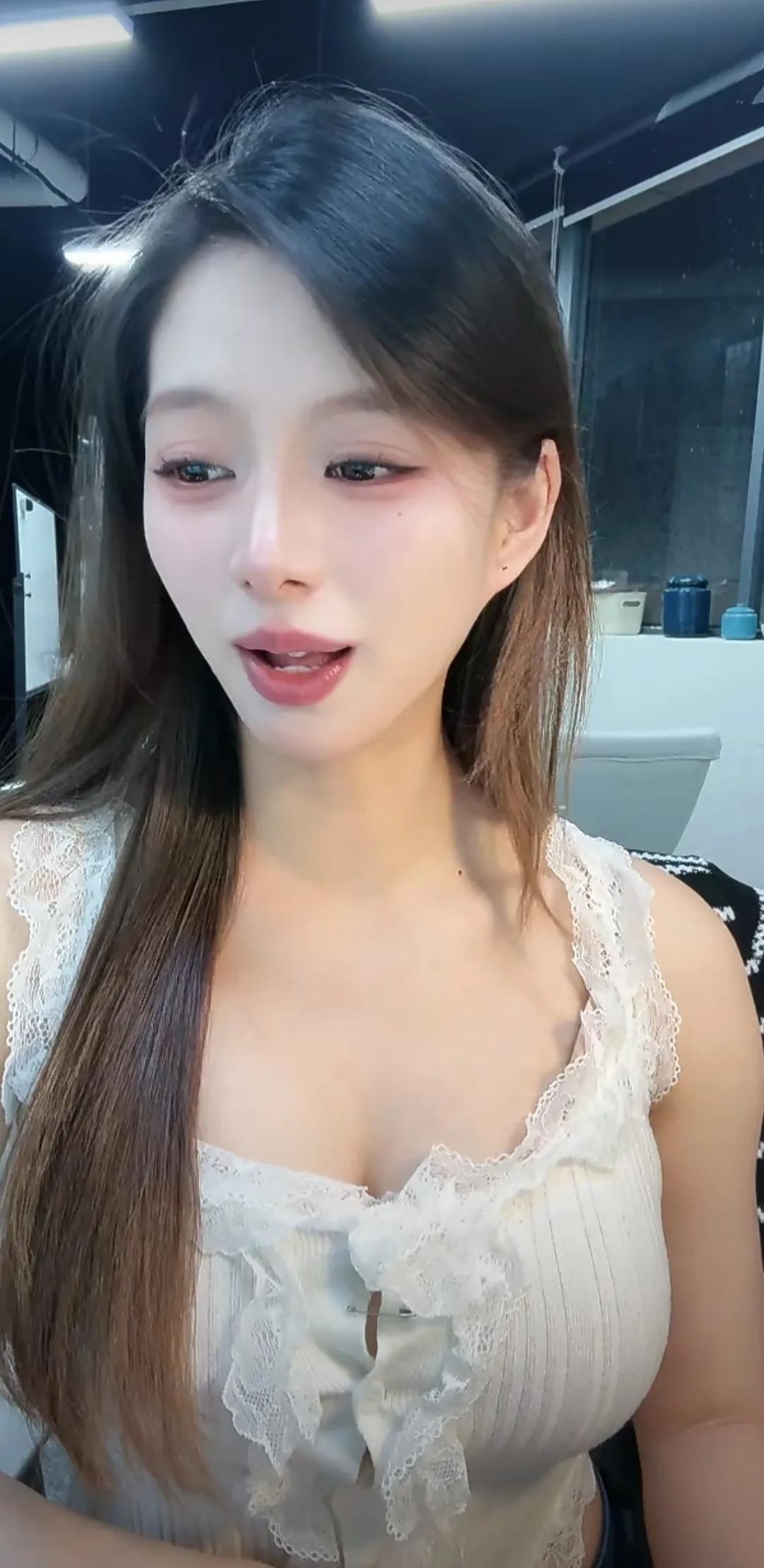 甜美少女心，蕾丝连衣裙，元气满满的一天！🌸✨