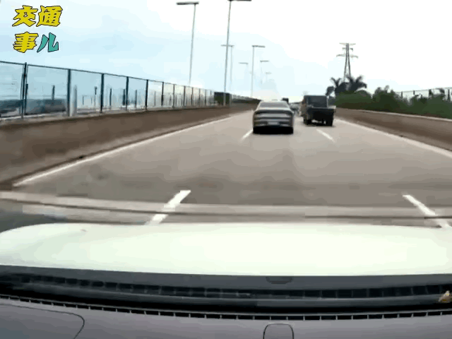 骑手小哥，为了赶时间，为了好评，为了生活，但也更需注意交通安全，遵守交规，生命安