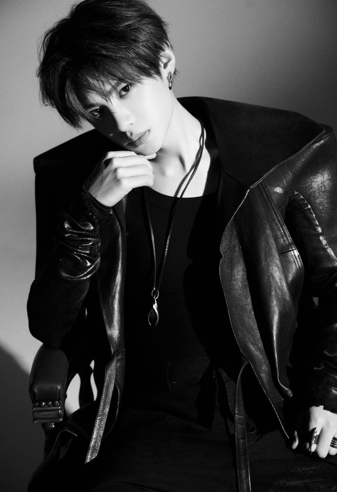 星光大赏出图 期待这个帅🉐很权威的Justin黄明昊🔥星光大赏出发  星光大