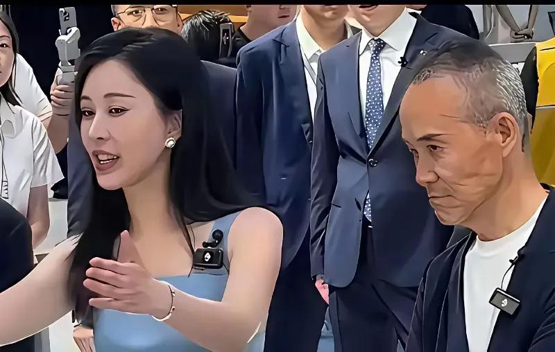 田朴珺是个比较真实的人，她一点不虚伪，遇见王石，一顿红烧肉，就感觉遇见了爱情，就