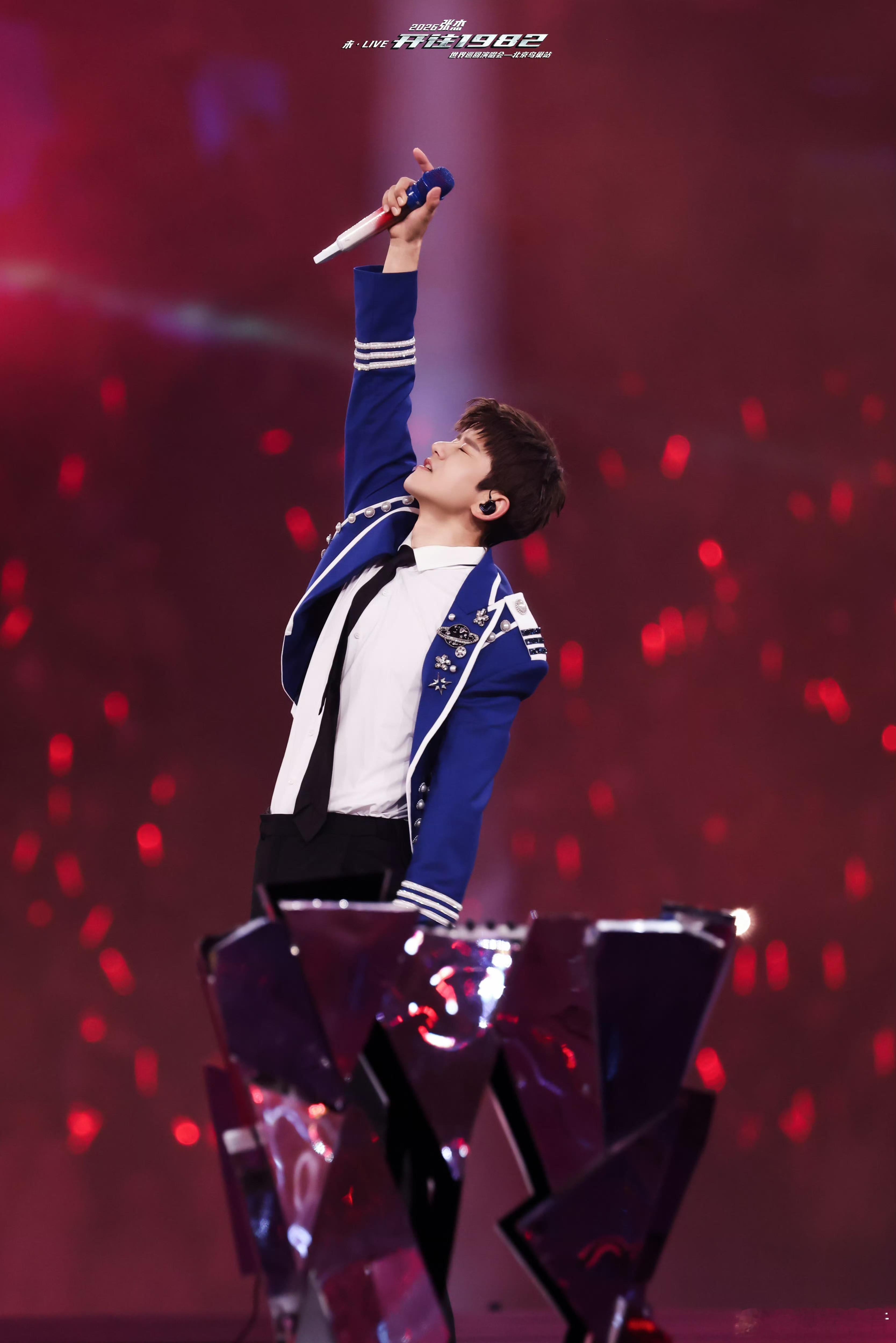 张杰连开9场演唱会有空还打高尔夫 我的天被的体能狠狠震撼到！鸟巢演唱会连开16场