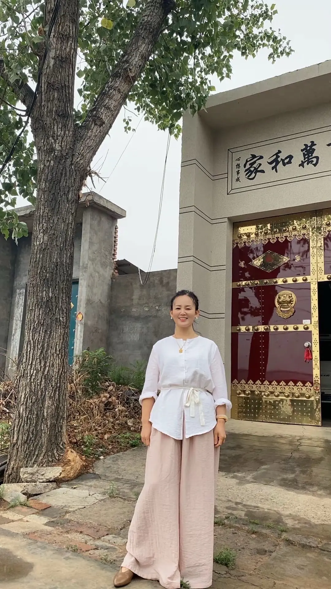 七月初七是七夕，没事少查对方手机，幸福才能如期，爱你的人不至于七夕，更...