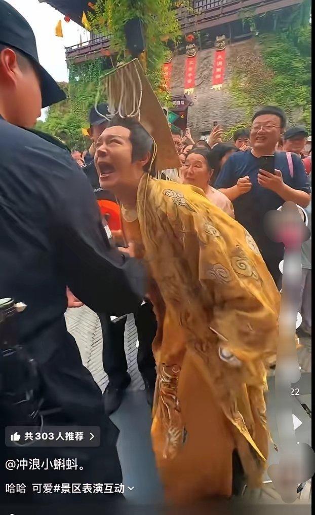 保安是怕丢饭碗吧，8月5日下午，演员郑国霖快被宋城景区的保安气死了。郑国霖去景区