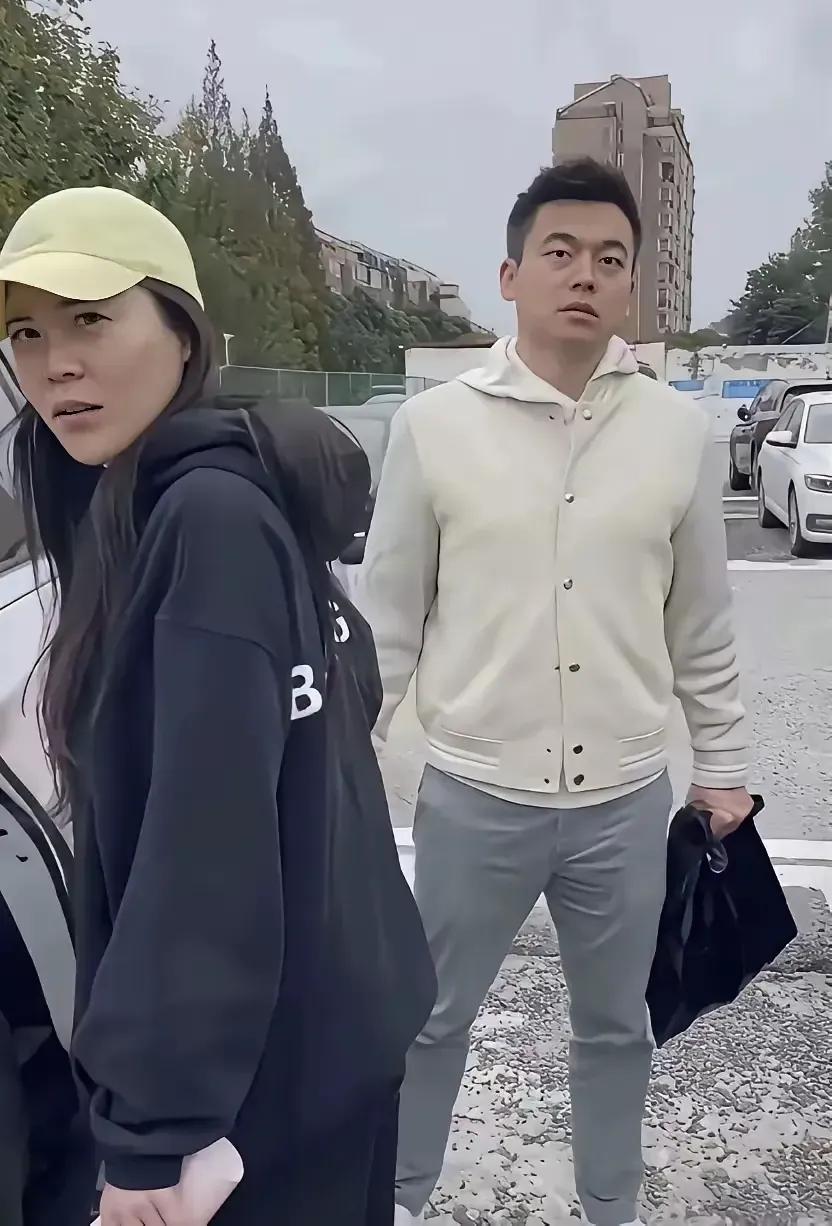 这个出轨男人长得像一个男明星，非常像。
一开始看到的时候就觉得很面熟，原来是像某