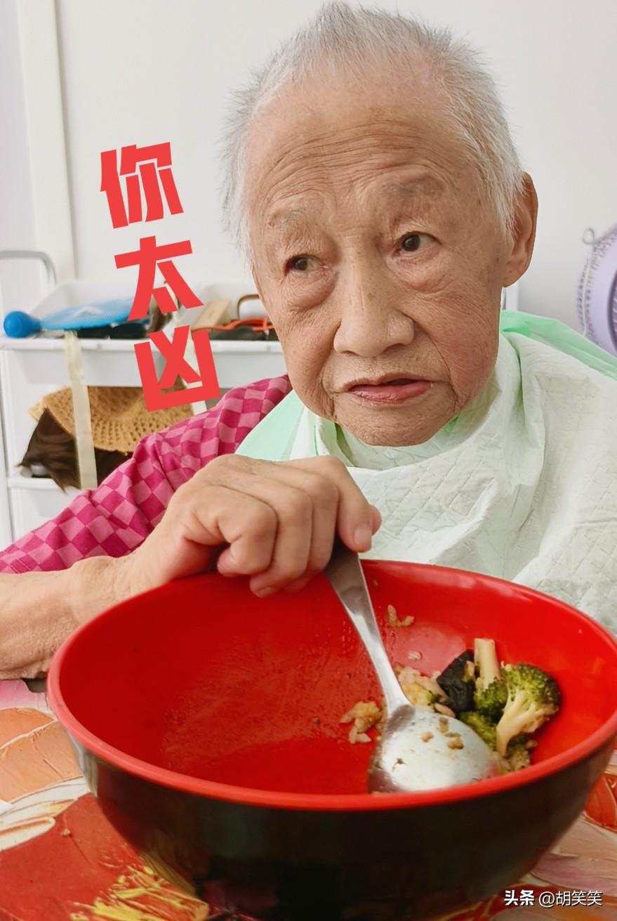 脑梗老妈偏偏落在凶女儿手里！
记录我的2026 
我妈今年85岁
脑梗3年半
因