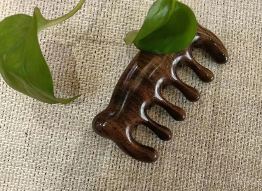 62岁大爷坚持早晚都用木梳梳头，两年过去，医生看检查结果后笑了

