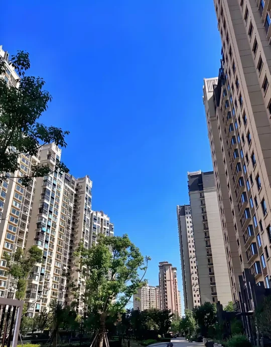 救命！孟晓苏说房价必涨，我竟无力反驳😮 以前总刷到“房价要跌”的声音...