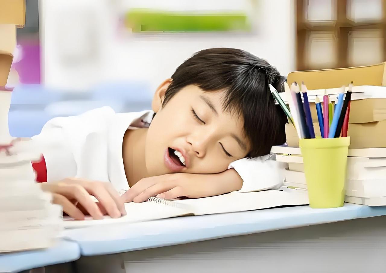 孩子说“用手机查资料”，结果却刷起了视频、玩起了游戏。面对这种情况，家长可以试试