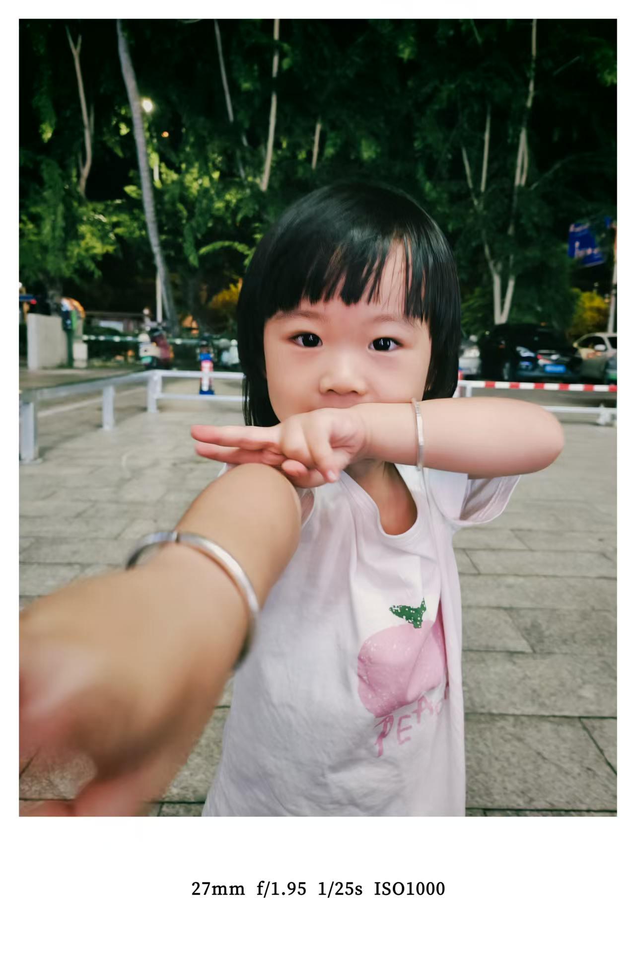 小女孩用土话怎么说？
      上周在浙北山区的民宿住了三天，跟当地阿婆唠嗑才