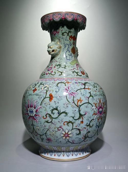 收藏，曾是文人雅士的雅好，如今却成了全民追捧的财富密码。从字画瓷器到玉石文玩，从