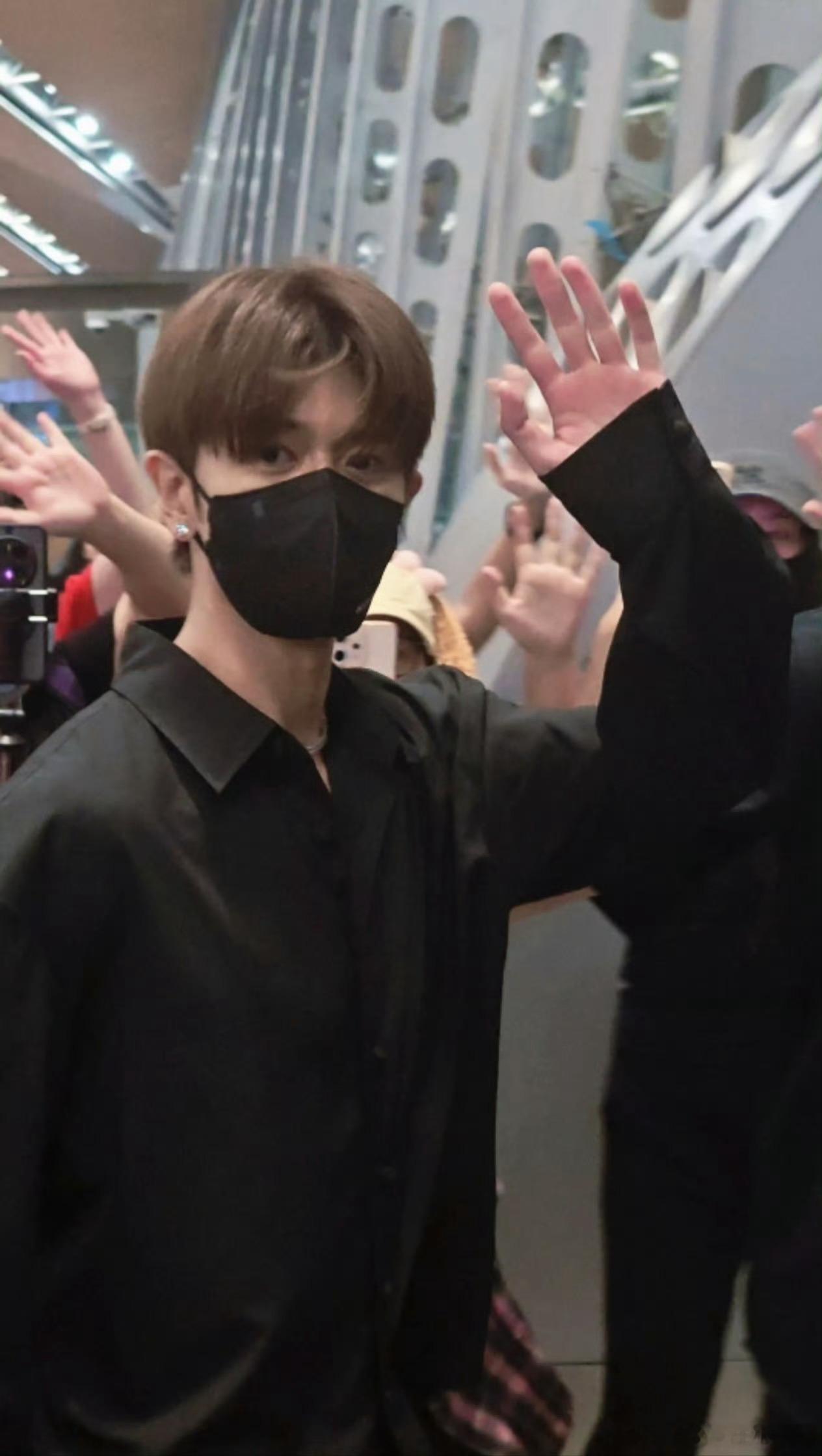 任嘉伦任嘉伦                      ♡ℒฺℴฺνℯฺ♡𝟱?