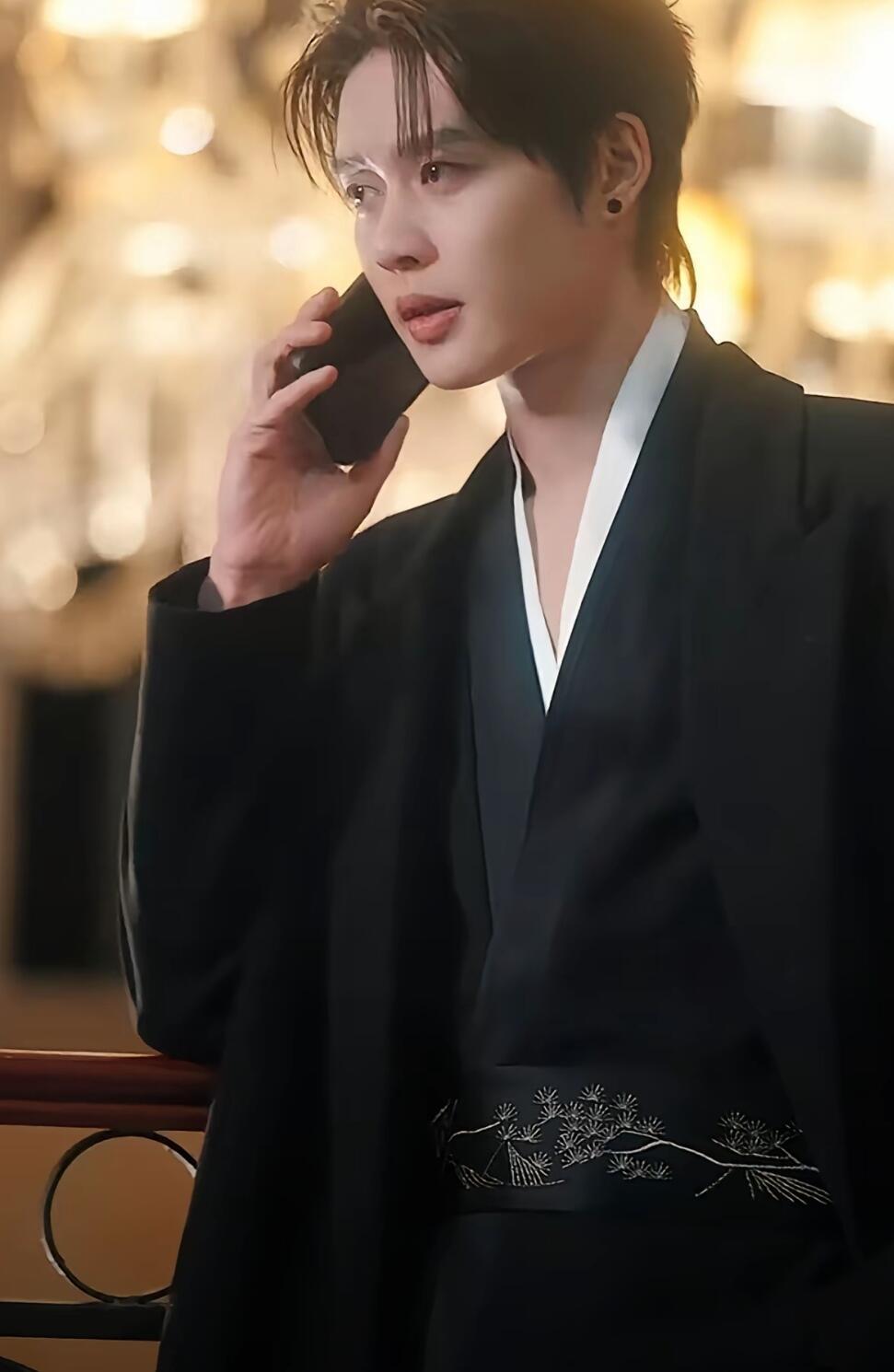 柯淳 瘦了是不是上镜好看一点柯淳瘦了好多诶，瘦了上镜是好看一些的嗷，内娱镜头还是