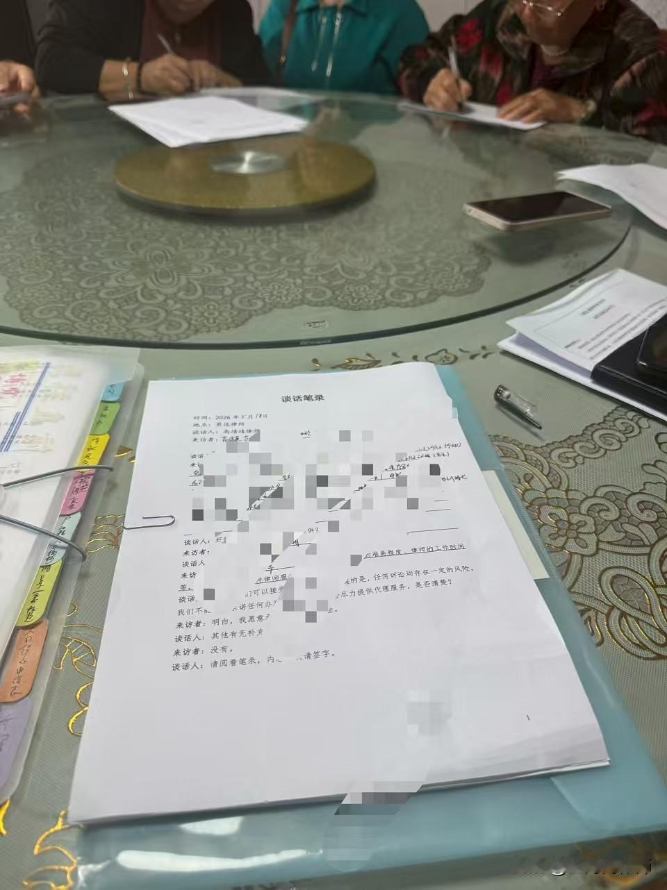 下午法定继承案委托，
九个委托人，因大多上了年纪，专程上门签约。

说实话，真喜