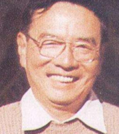 1993年11月的一个清晨，南京，70岁的陈彪晨练归来，吃完妻子准备的早餐，穿上