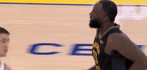 追梦被罚出场后，勇士角色球员集体爆发了。二轮秀理查德下起三分雨，戴维斯、斯宾塞、