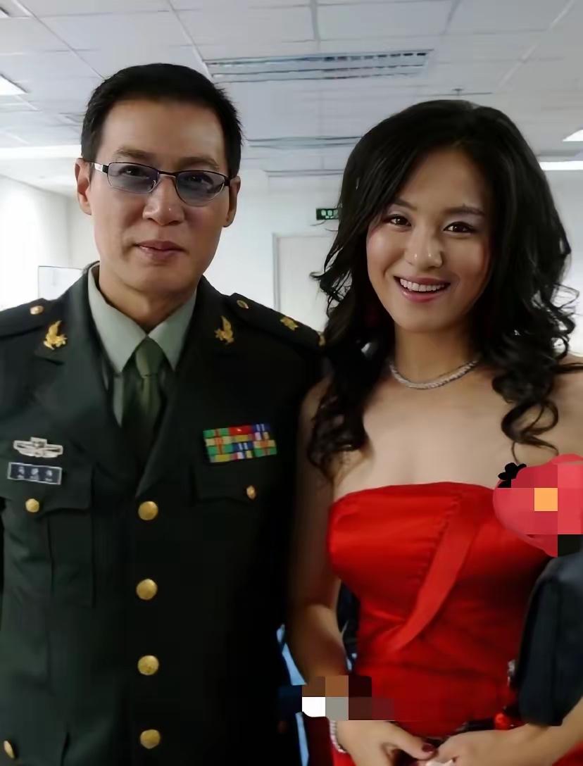 照片中的一位女神，当年真的是家喻户晓，《神医喜来乐》电视剧的赛西施，一个年轻寡妇