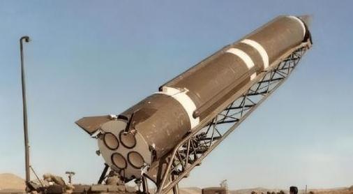 一口气花35亿买东风导弹，又砸150亿请中国驻军，付款极其爽快。谁能想到，在战火