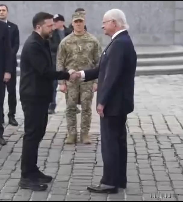 【瑞典再援乌40亿欧元】4月17日，瑞典国王卡尔十六世·古斯塔夫对乌克兰进行访问