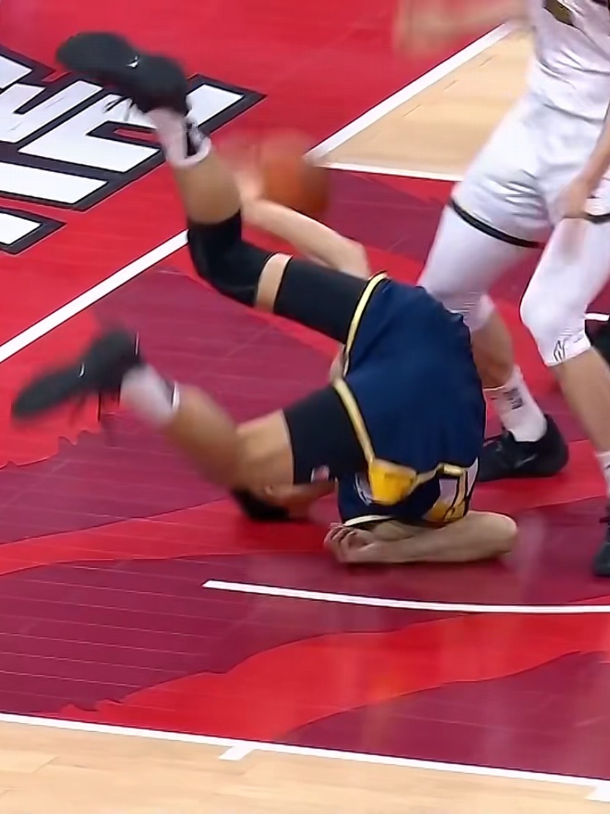 本场比赛xx队国内得分加在一起为18分辽宁队国内球员一共得到了63分它们还有一位