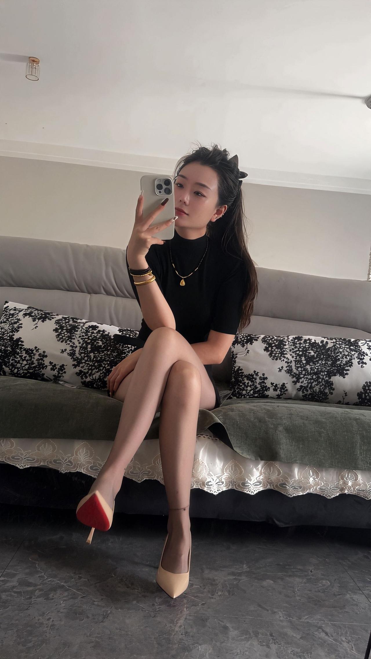 女生如何穿搭看起来时尚更有品味呢