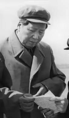 共产党员绝不容许“剥削有功”歪论，立场底线半步不能让
 
试问身为共产党员，怎能