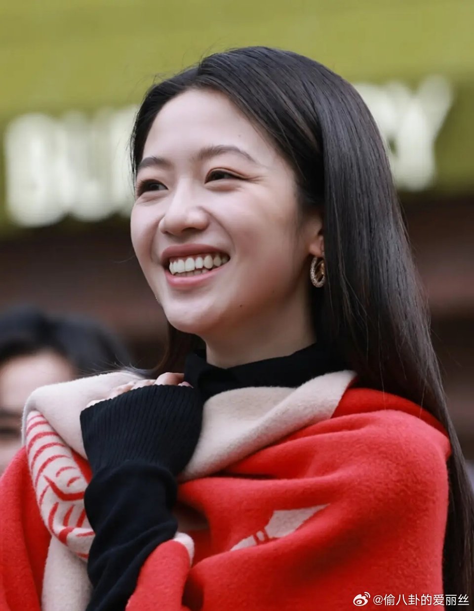 以后不要说向涵之，像汤唯了，仔细看看到底像吗？ 