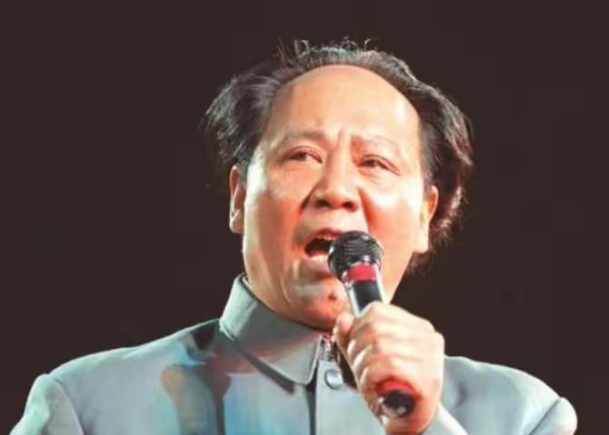 1993年，毛主席特型演员古月访问美国时，遭到台湾记者的刁难：“你什么时候来台湾