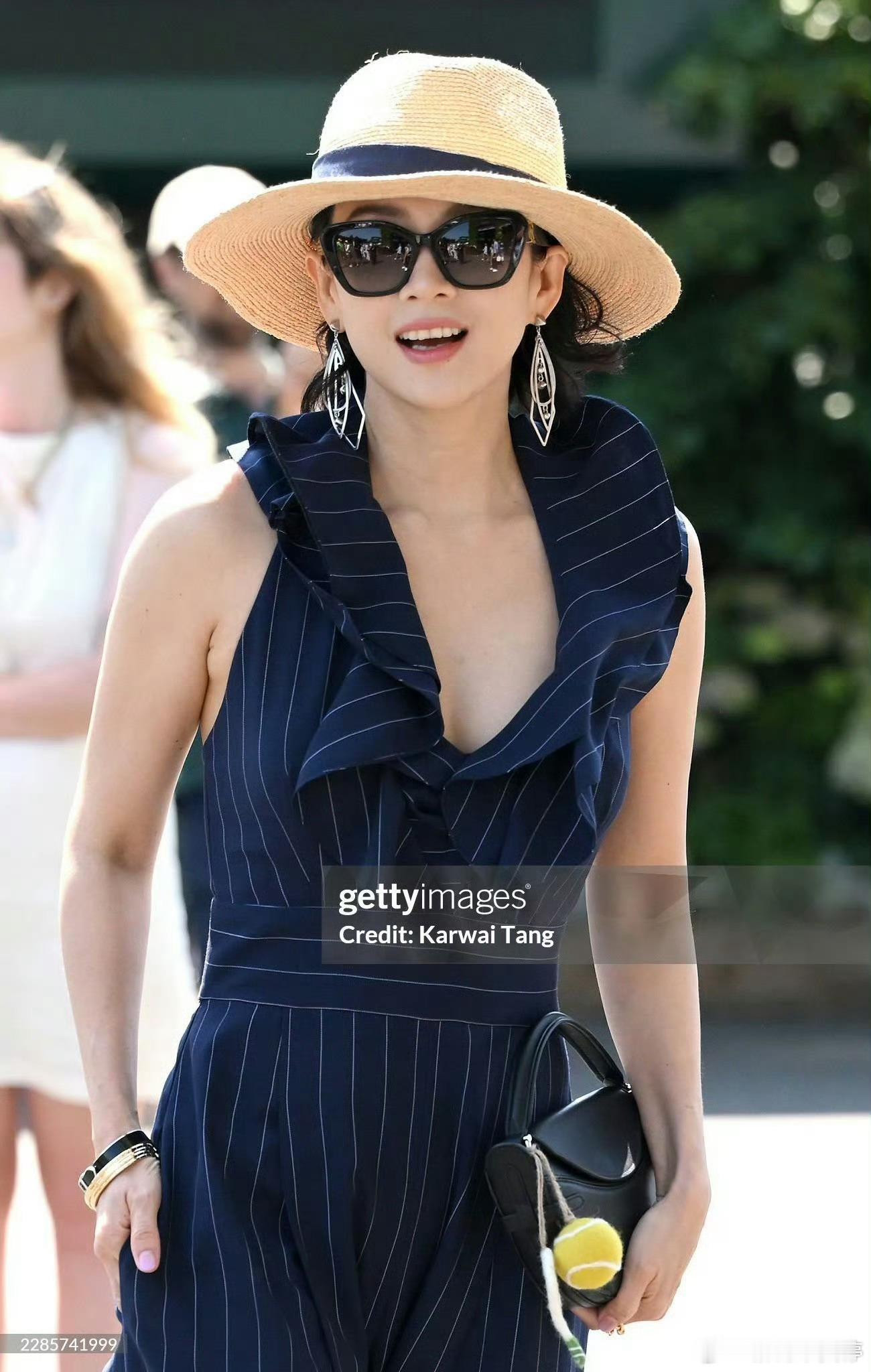 章子怡温网穿搭获赞章子怡这回温网真的赢很大。两套都是Ralph Lauren，但