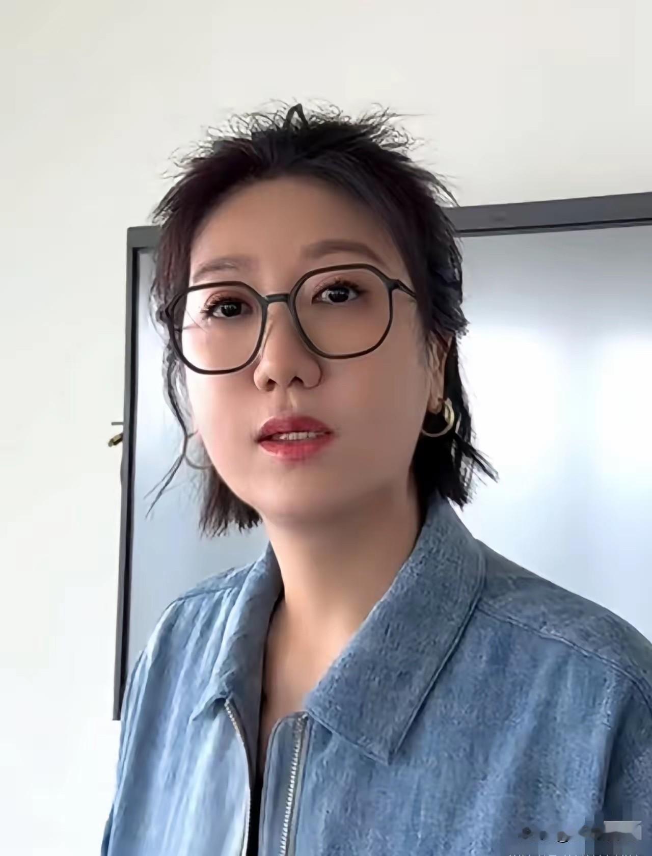 易立竞是好的记者吗？如果从毒舌的角度来看，确实是！如果从专业性角度来看，还是差点