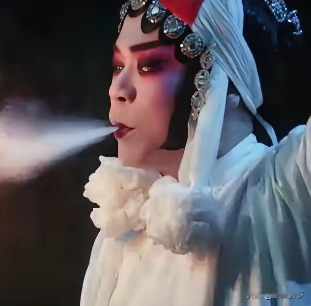 苟师终于喷到了81口火
却倒在了台上
许多观众不理解觉得没有必要这么拼
可是如果