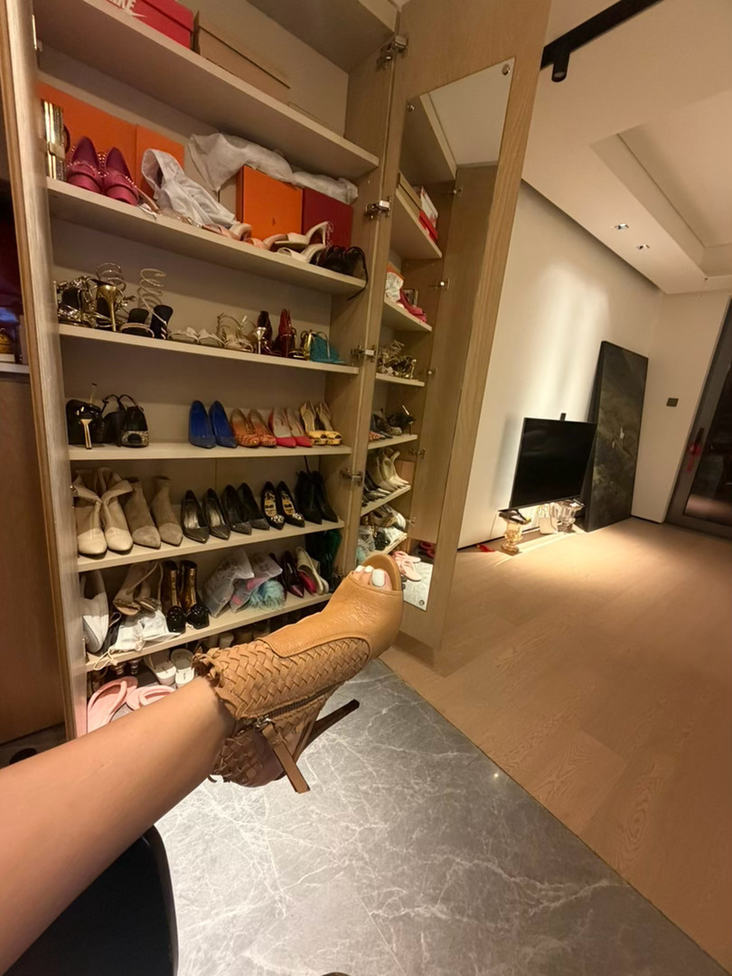 玉足… 