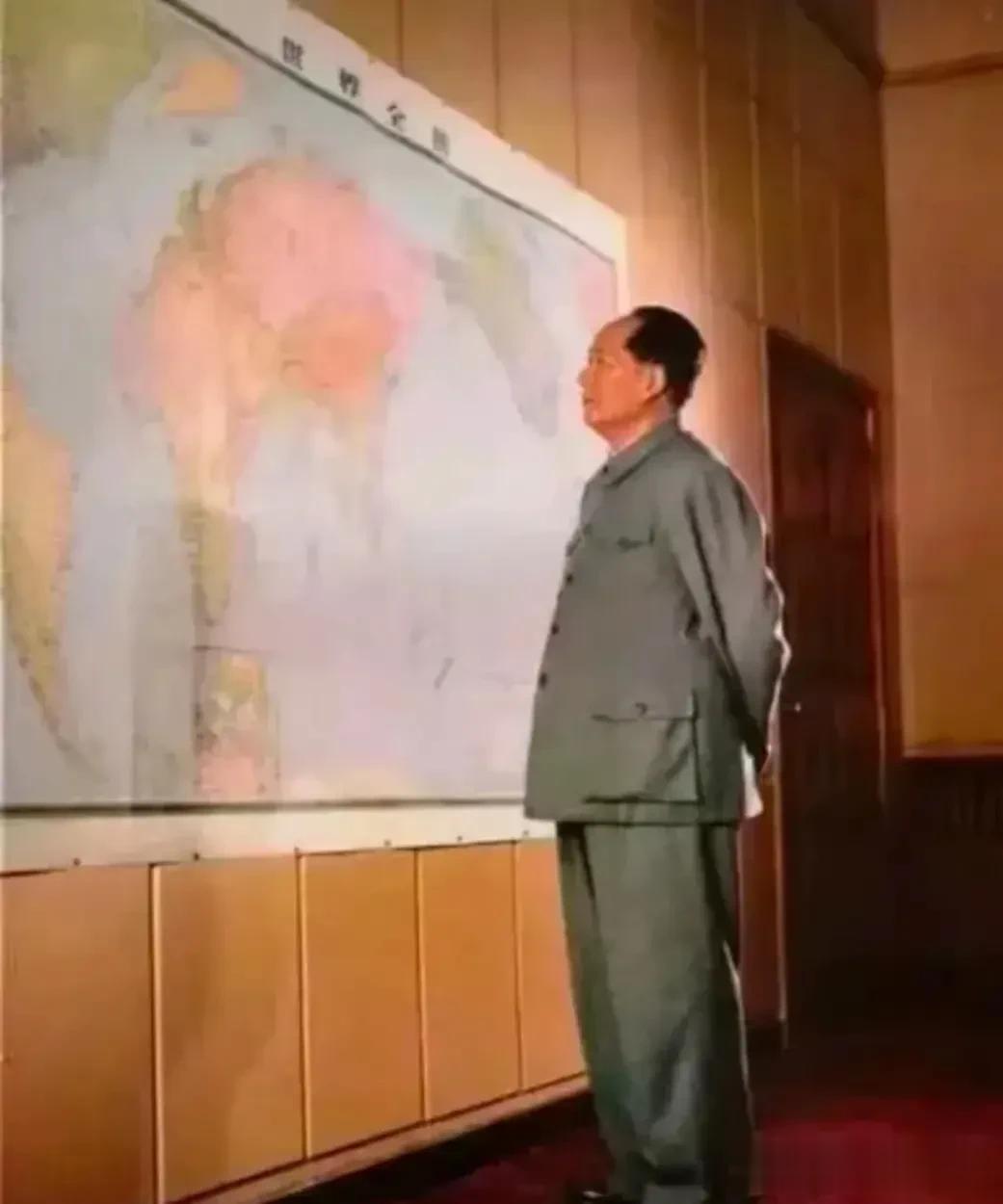 1969年7月，毛泽东问高碧岑：“中国北临苏联，南临印度，东临日本。如果他们联合