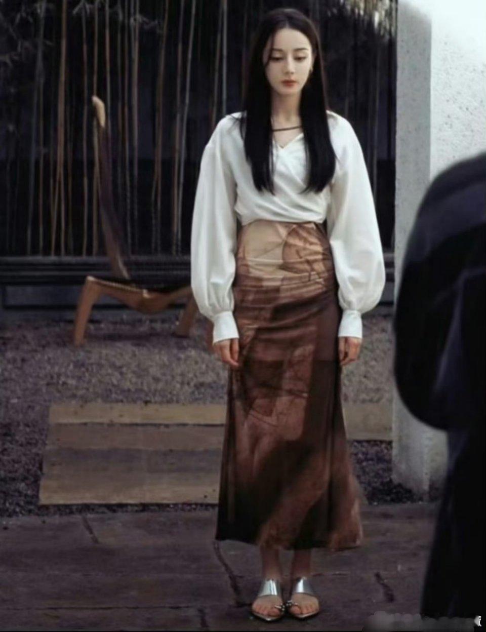 巴巴的身材一直很顶，穿平底鞋比例这么好 