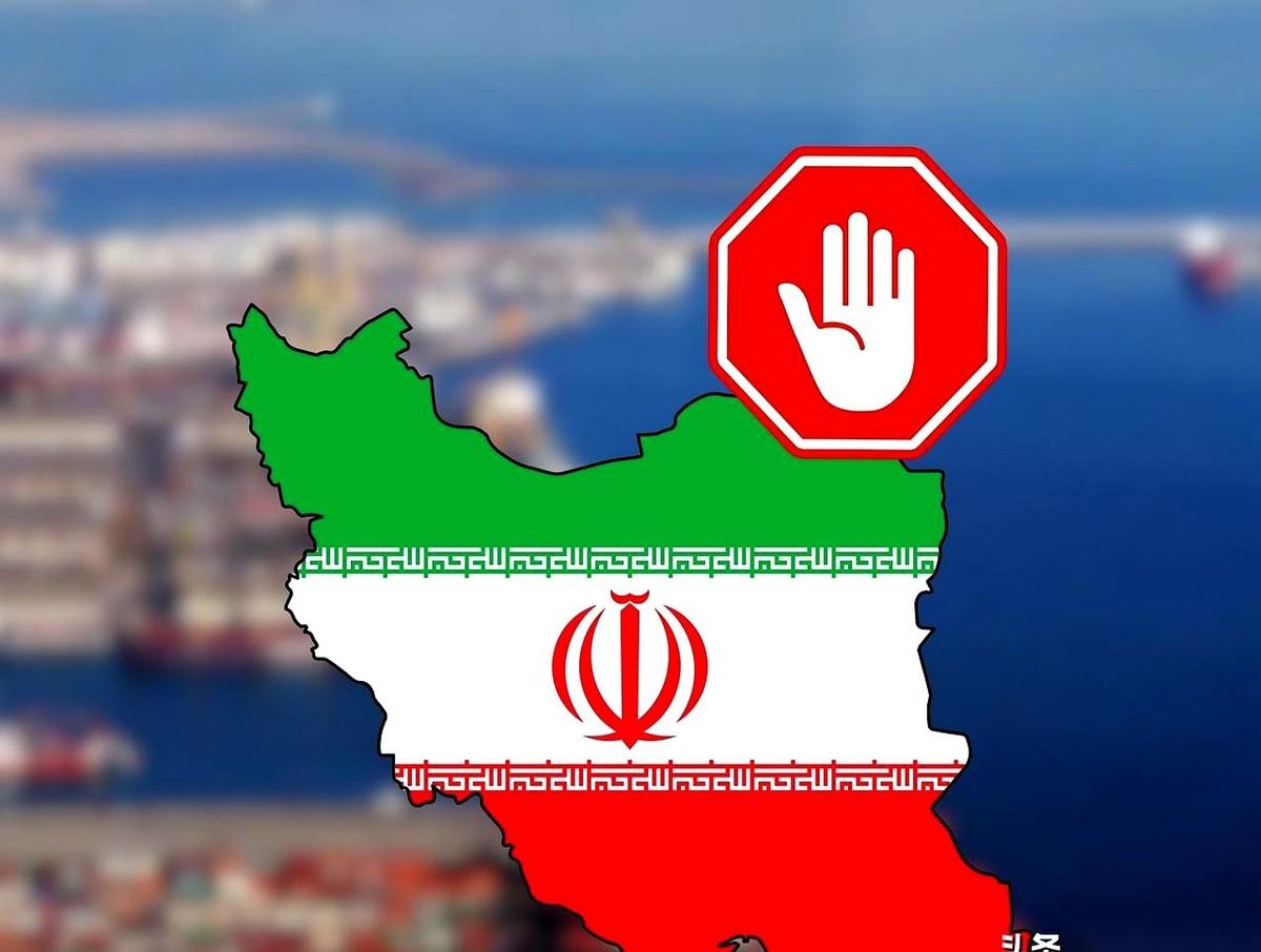 一份来自美国中央司令部的命令，刚刚发给了中东海域上的每一艘船。
东部时间4月13