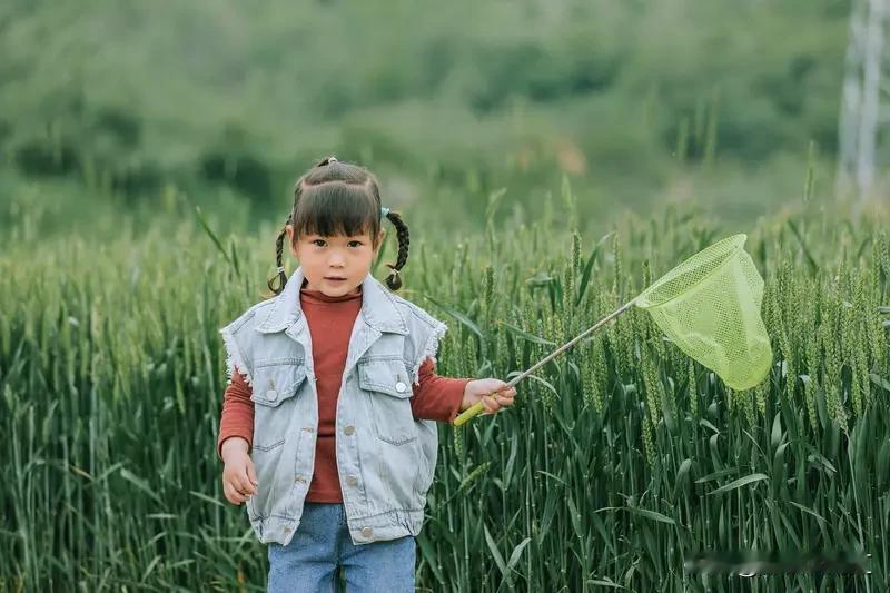 穷人最开心的时候，或许就是童年。那时候穷，但快乐很简单。不用操心工作、金钱，单纯